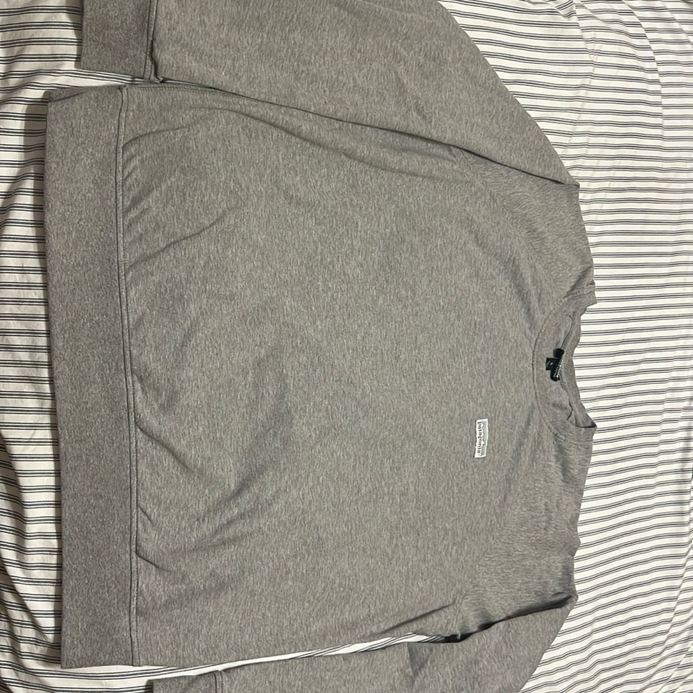 Patagonia woman’s crew neck sweatshirt - used